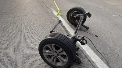 Полицейские оторвали заднюю ось угнанного авто: видео - Auto24