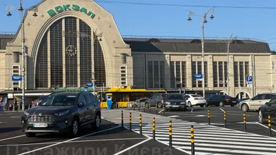 Паркінг для авто біля вокзалу в Києві - Auto24