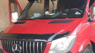 На кордоні виявили мікроавтобус Mercedes-Benz Sprinter з "начинкою" - Auto24