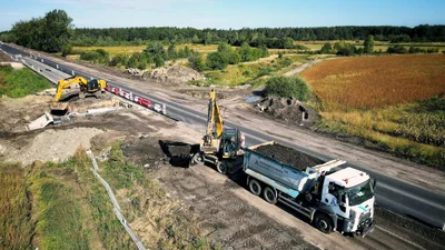 На будівництві дороги до МАПП "Рава-Руська" задіяно 330 працівників та 150 одиниць спецтехніки - Auto24
