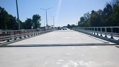 На дорозі до кордону з Польщею зводять міст на чотири смуги руху - Auto24