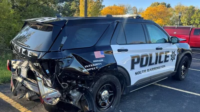 Tesla на автопілоті врізалася у поліцейську машину в Іллінойсі — водій заснув за кермом - Auto24