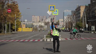 Як розуміти сигнали регулювальника: - Auto24