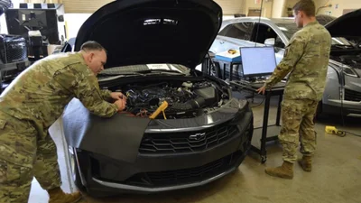 General Motors навчає ветеранів США новій професії в автомобільній галузі - Auto24