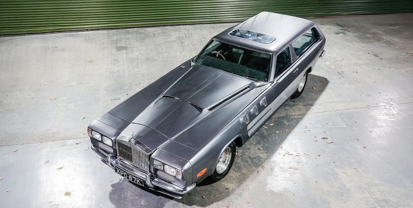 На аукціон виставили легковик з двигуном від винищувача