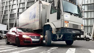 Що таке сліпа або мертва зона фур і автобусів - Auto24