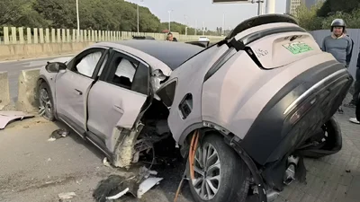 Китайський Nio EC6 "розірвало" навпіл в аварії в Шанхаї: фото - Auto24