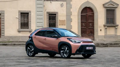 Новий Toyota Aygo X вже доступний в Європі: гібридна революція у сегменті міських авто