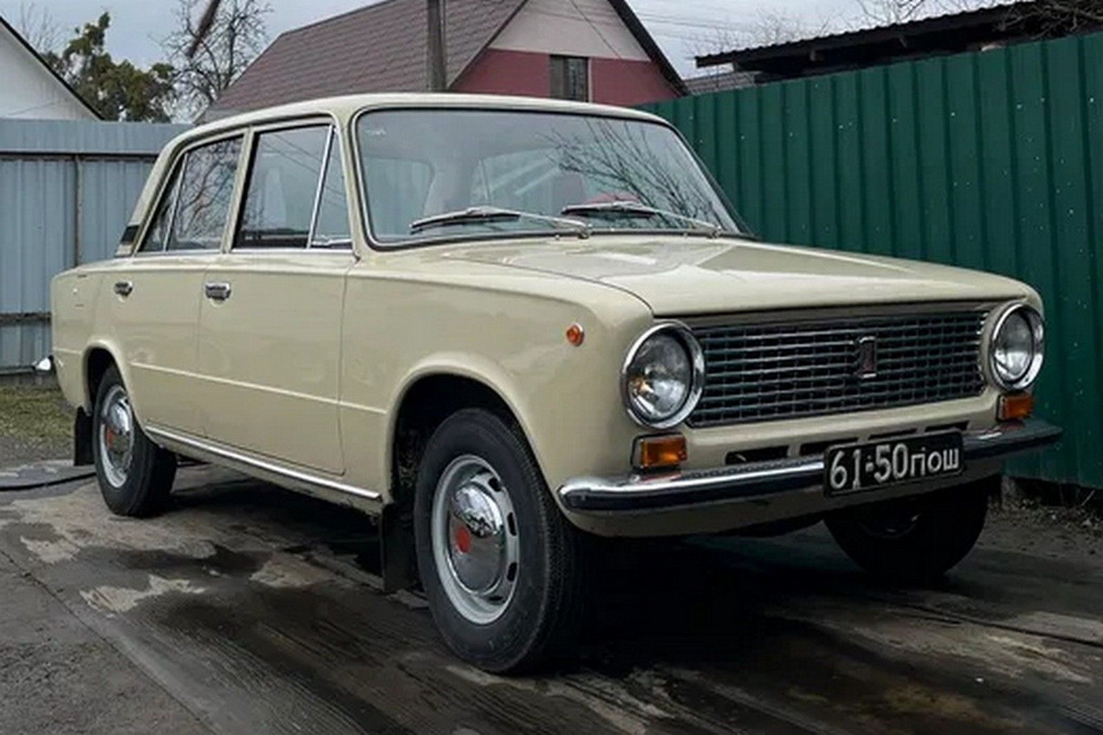 Майже новий ВАЗ-21011 продають за 4700 доларів