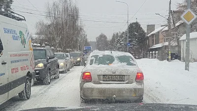 Снігопад ускладнив в’їзд до Києва з боку Житомирської траси