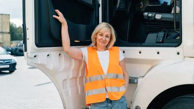 Водителей автобусов и грузовиков со статусом компетенции "код 95" будут готовить по европейским стандартам